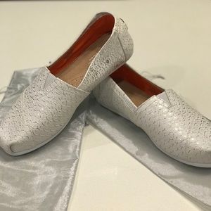 TOMS Women’s Classic Slip On